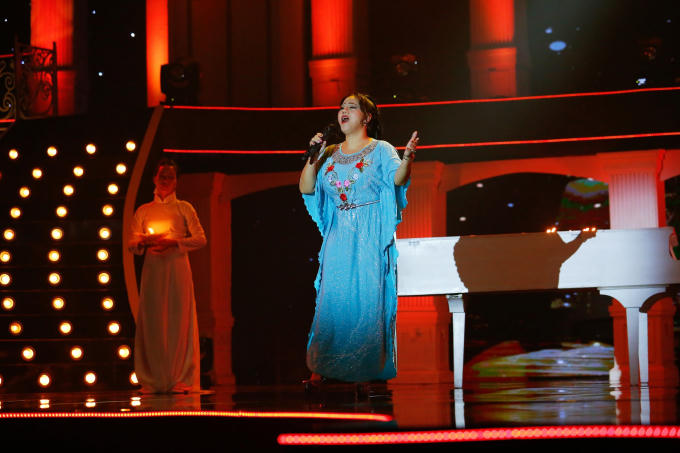 Bạch Tuyết, Phương Dung cùng diện áo dài khoe vẻ đẹp quý phái tại Tình Khúc Vượt Thời Gian