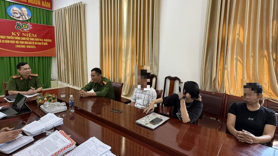 Em T sau khi được công an giải cứu