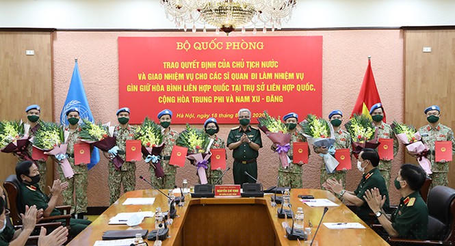 Trao quyết định của Chủ tịch nước về công tác cán bộ - ảnh 3