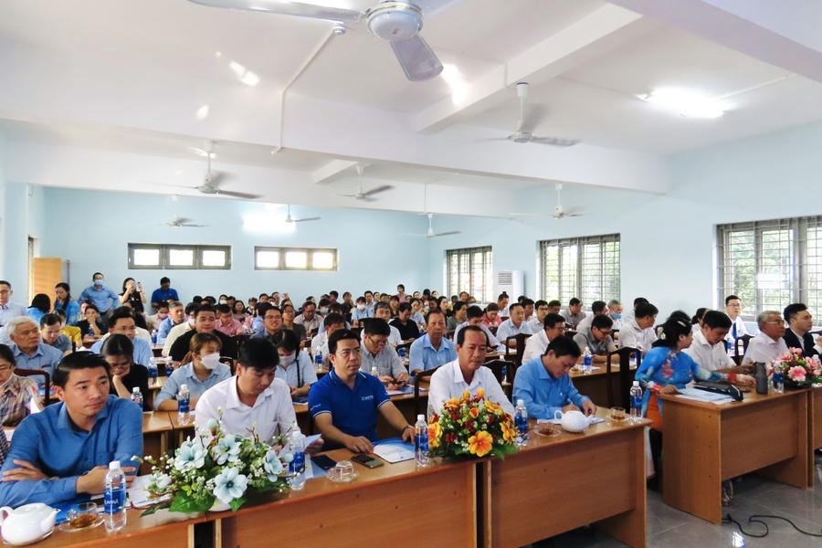 Quang cảnh hội trường buổi hội thảo.