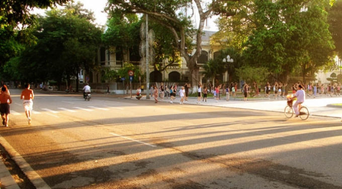 Thủ đô Hà Nội tiếp tục những ngày nắng oi ả. (Ảnh: Báo Giao thông)