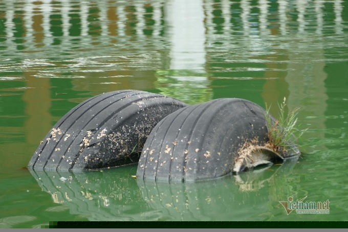 Chuyện chưa kể về chiếc máy bay nằm giữa lòng hồ ở Hà Nội suốt 48 năm