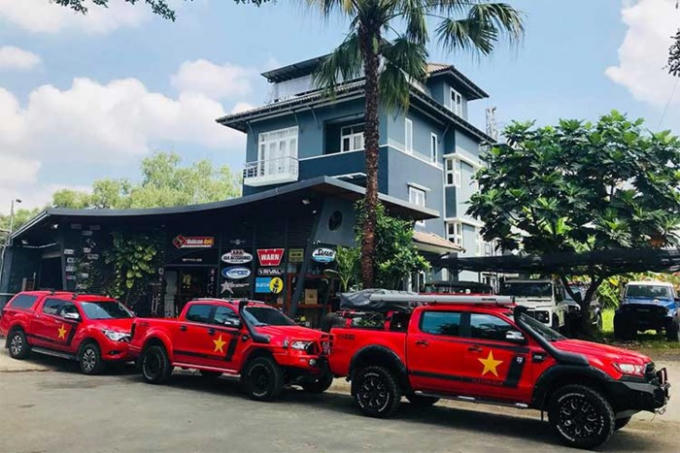 dua-nhau-trang-tri-o-to-co-vu-u23-viet-nam-9