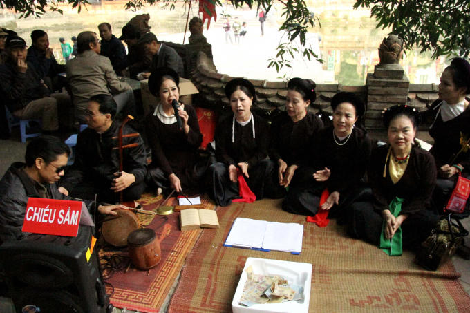 Chợ chỉ diễn ra trong buổi sáng ngày 27 nhưng đã đem đến cho cả làng một không khí Tết sôi động và ấm tình làng quê.