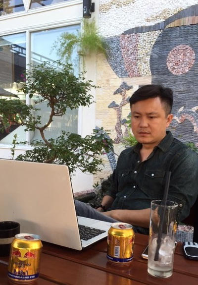 Nhà báo Bùi Tiến đang kể lại sự việc với Pháp luật Plus.