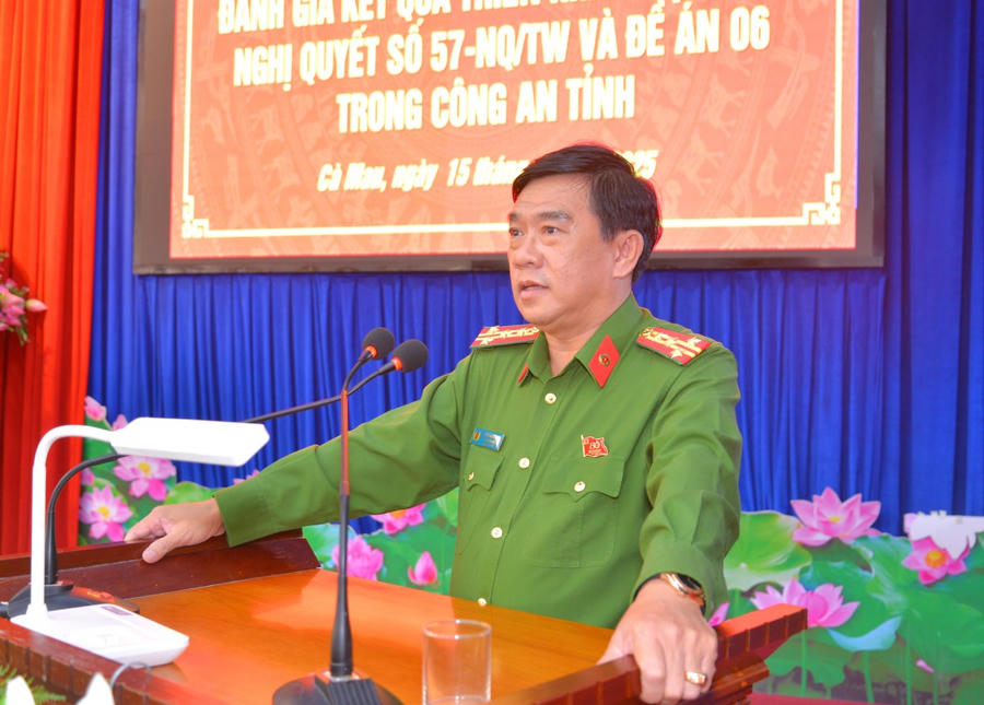 Đại tá Châu Quốc Huy - Tỉnh ủy viên, Ủy viên Ban Thường vụ Đảng ủy, Phó Giám đốc Công an tỉnh Cà Mau, phát biểu tại Hội nghị.