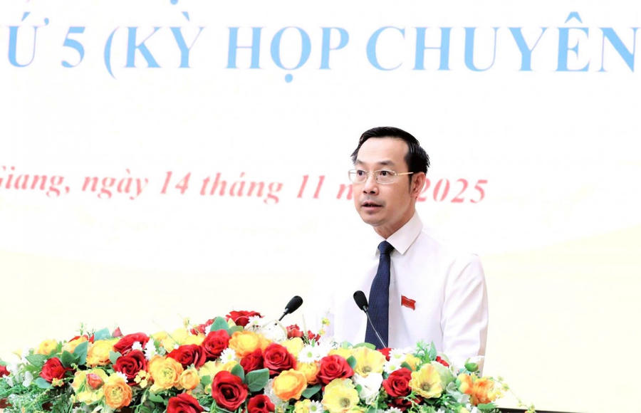 Phó Bí thư Thường trực Tỉnh ủy, Chủ tịch HĐND tỉnh An Giang Nguyễn Thanh Nhàn phát biểu khai mạc kỳ họp.