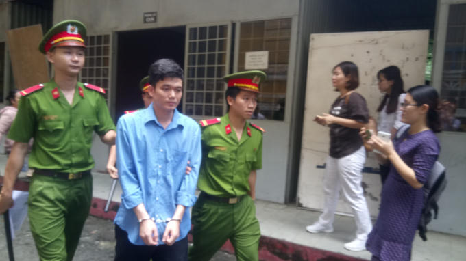 Bị cáo Duy vẫn tiếp tục bị tạm giam sau phiên tòa để đợi điều tra bổ sung.