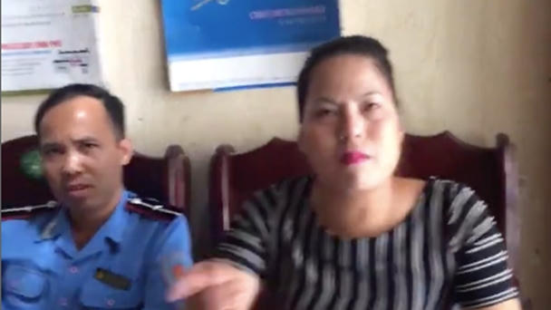 X&ocirc;n xao clip c&aacute;n bộ giao th&ocirc;ng tr&aacute;ch mắng người d&acirc;n v&igrave; tự &yacute; v&aacute; đường