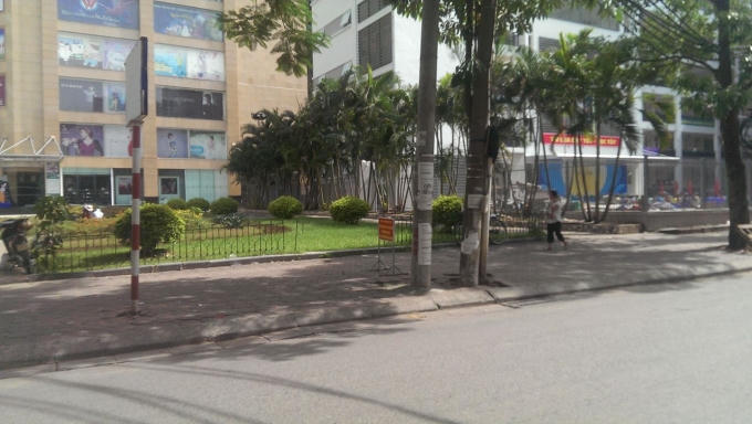 Không còn xe để trên vỉa hè.