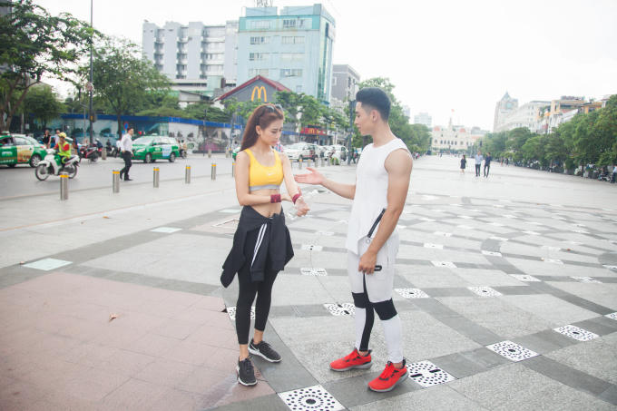 Nữ hoàng Du lịch Liên Phương rạng rỡ tập luyện cùng nam vương Tiến Đạt tại phố đi bộ