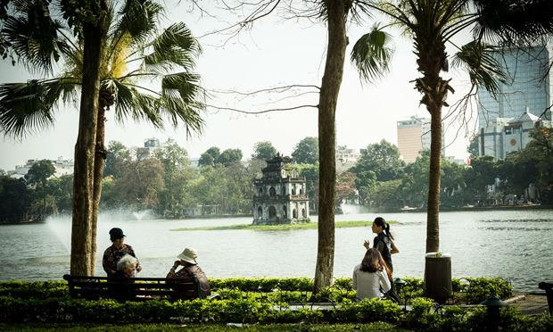 Quang cảnh tại Bờ hồ Hoàn Kiếm (Hà Nội) lúc 9h hôm nay, 20/3.