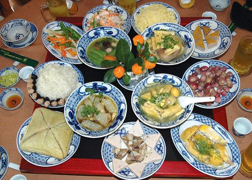 Việc ăn uống trong ngày tết ảnh hưởng rất nhiều đến sức khỏe (laodong.vn)