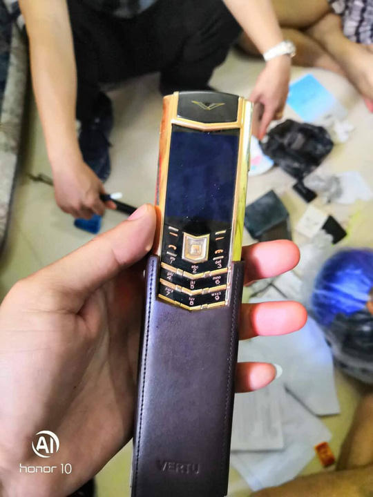 V&agrave;o ch&ugrave;a lễ phật rồi tiện tay cuỗm lu&ocirc;n t&uacute;i tiền v&agrave; điện thoại Vertu