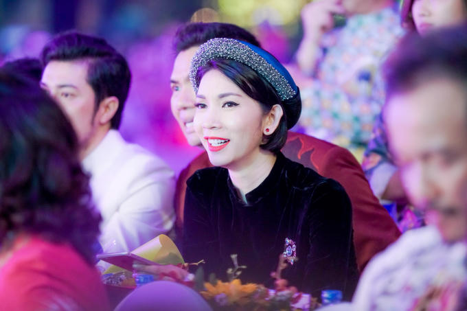 Lý Nhã Kỳ lại gây 'náo loạn' lễ khai mạc Lễ hội áo dài TP.HCM 2018