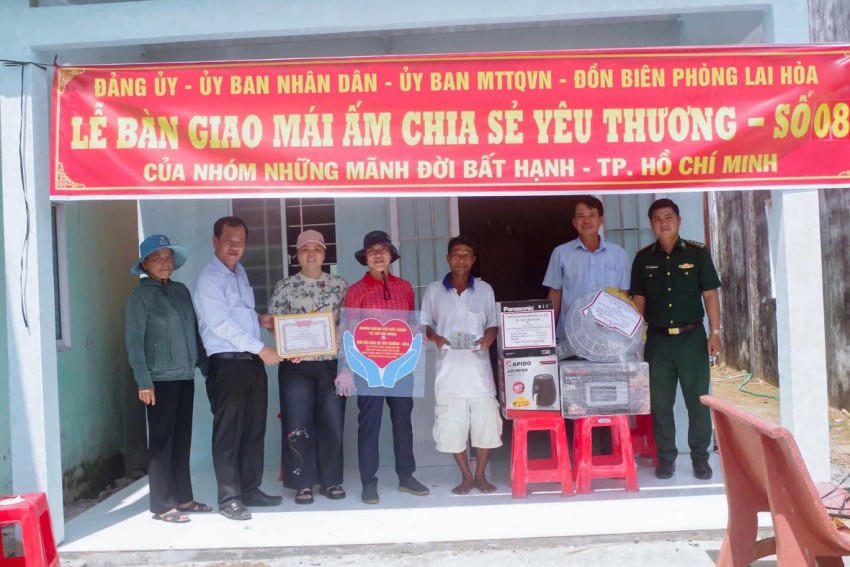 Bàn giao nhà cho gia đình anh Sơn Vành Na