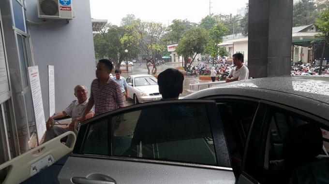 Mọi hành động nhằm cứu người đều được triển khai nhanh chóng, kịp thời. Nguồn: Phạm Hồng Quân/www.otofun.net