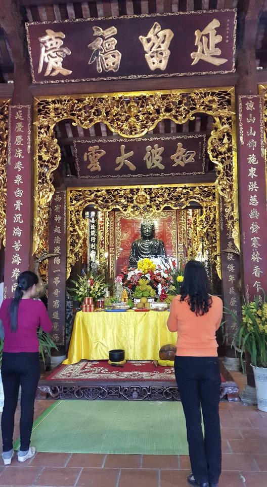 Hệ thống hoành phi câu đối của chùa Thành chạm khắc tinh xảo (ảnh: Minh Long).