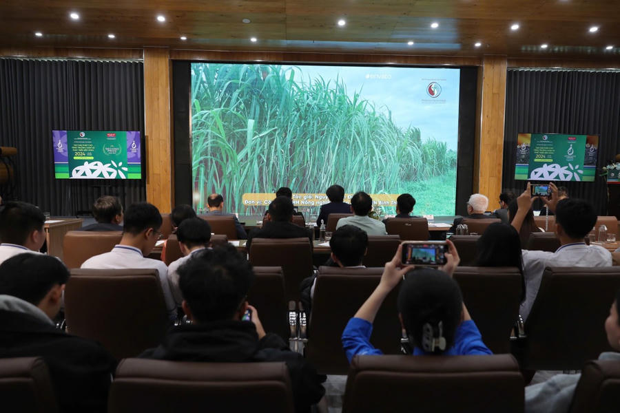 "Mô hình trồng cỏ voi sản xuất viên nén biomass - nguồn năng lượng xanh, sạch cho tương lai bền vững" được giới thiệu tại Lễ trao giải thưởng