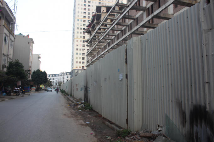 Khu vực đất xung Chung cư Hanoi Time Tower được rào lại