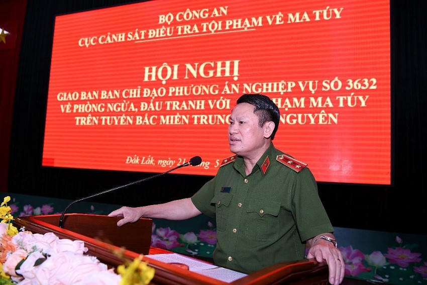 Trung tướng Nguyễn Văn Viện phát biểu tại hội nghị.