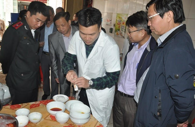 Xét nghiệm bún tại cơ sở dịch vụ ăn uống Sơn Thủy