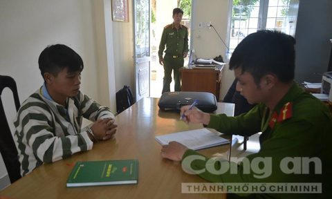 Đối tượng Bùi Văn Biên tại cơ quan điều tra. (Ảnh: báo Công an TP HCM)