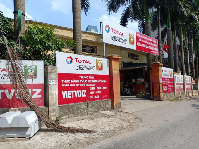 Khu vực cổng trường Cao đẳng Công nghệ và Môi trường Hà Nội.