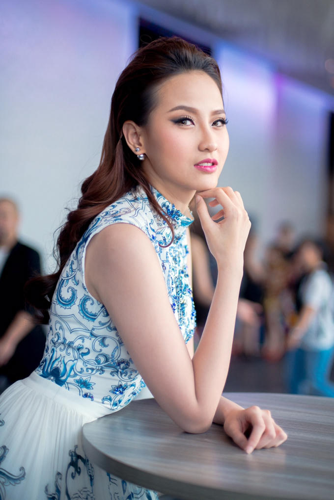 Hoa kh&ocirc;i du lịch Việt Nam Kh&aacute;nh Ng&acirc;n lộng lẫy như c&ocirc;ng ch&uacute;a đi casting The Face sau đăng quang