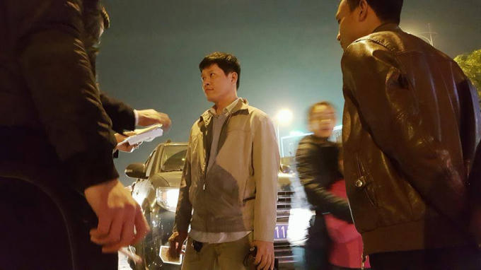 Lái xe của Bộ LĐTB&XH có hành vi thô lỗ với cảnh sát.