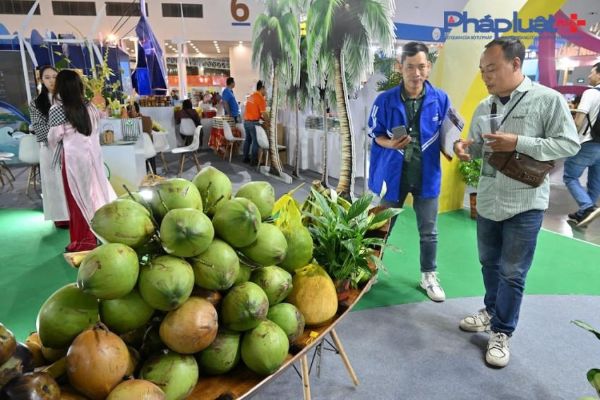 Cận cảnh các gian hàng của các địa phương trưng bày tại Hội chợ Mùa thu lần thứ I