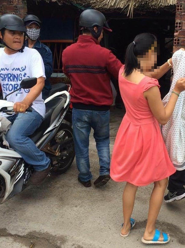 Một thiếu nữ được các "hiệp sĩ" Bình Dương giải cứu khỏi quán cà phê trá hình.