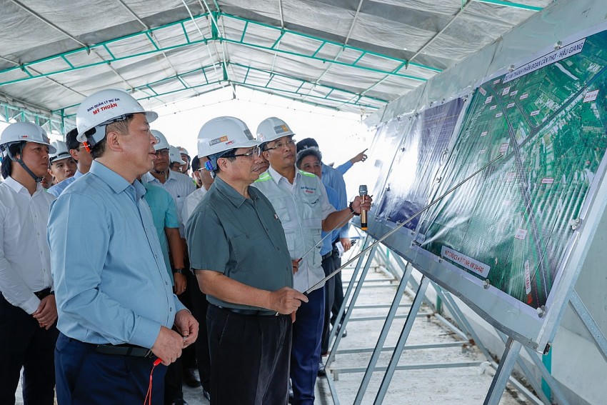 Dự án cao tốc từ Cần Thơ đến Cà Mau gồm tuyến chính dài hơn 110,85 km và 25,85 km tuyến nối; được chia làm 2 dự án thành phần gồm đoạn Cần Thơ – Hậu Giang và đoạn Hậu Giang – Cà Mau - Ảnh: VGP