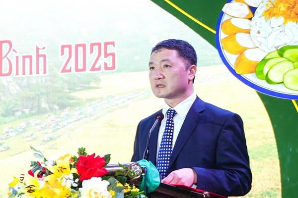 Ông Bùi Văn Mạnh, Giám đốc Sở Du lịch tỉnh Ninh Bình phát biểu khai mạc.