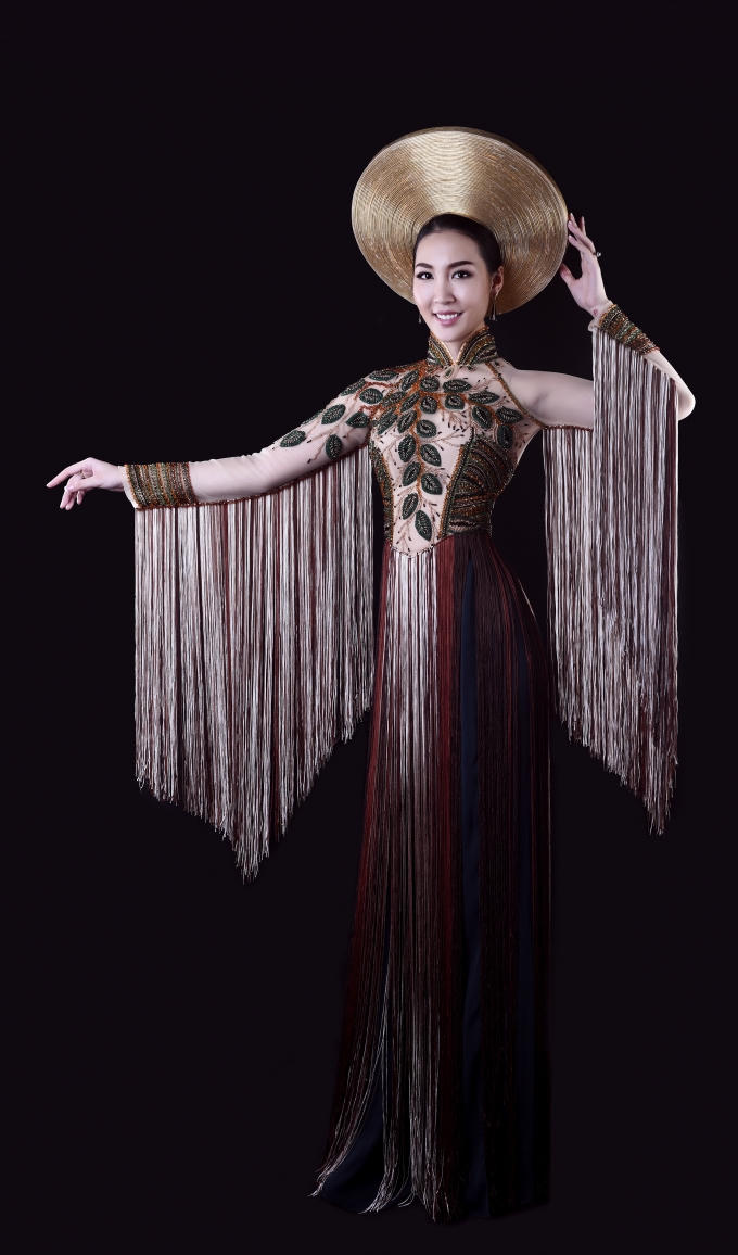 Mẫu áo dài lấy ý tưởng từ cây si cổ thụ.