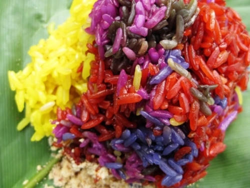 Xôi ngũ sắc, ẩm thực đặc trưng của người miền núi phía Bắc (Ảnh minh họa)