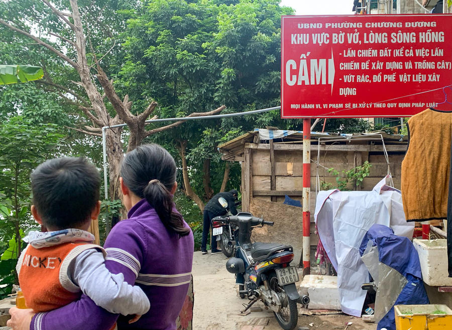 Khu vực sạt lở bờ sông Hồng được cảnh báo.
