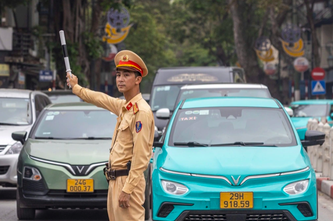 Nhiều tuyến đường Hà Nội cấm, hạn chế phương tiện sáng 21/8.