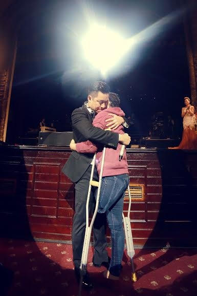 Bé Hoài là bệnh nhân ung thư di căn điều trị tại bệnh viện K Tân Triều, em được Tuấn Hưng rất yêu thương. Em cũng nhận được 87,5 triệu đồng do Tuấn Hưng trao tặng để tiếp tục điều trị bệnh.