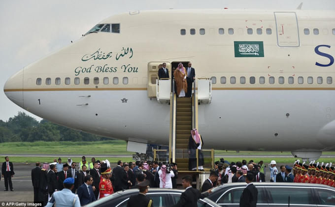 Khi đến Indonesia, nhà vua Salman đã yêu cầu xây dựng riêng cho ông một nhà vệ sinh VIP tại thánh đường Hồi giáo ở thủ đô Jakarta.