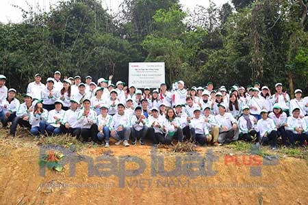 Ngày 27/3, hàng trăm đoàn viên, học sinh, cùng người dân địa phương đã tham gia Lễ ra quân dự án trồng rừng “Vì một Việt Nam xanh” năm 2016.