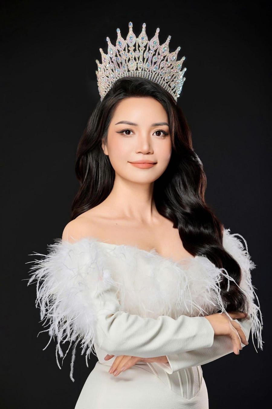 Chỉ ít ngày sau đăng quang, Hoa hậu Đại sứ Mai Hải Hà đã cho thấy sự thay đổi rõ rệt về công việc, cuộc sống cũng như hình ảnh cá nhân của mình.