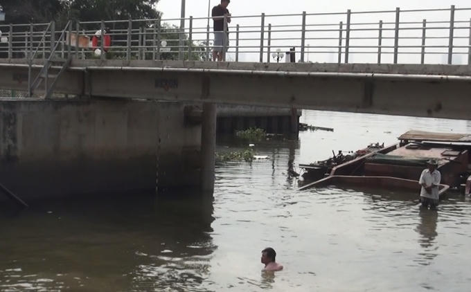 Khu vực sà lan 200 tấn bị chìm ngày 2/1.