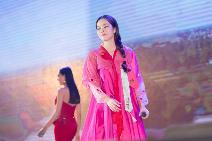 Nam Em mặc Hanbok, đẹp rạng ngời tại sự kiện