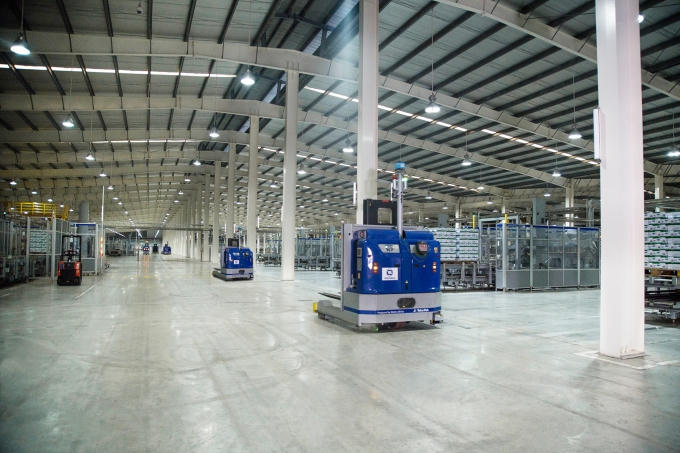 Nhà máy sữa Việt Nam là một trong hai siêu nhà máy do Vinamilk đầu tư tại Bình Dương, có tổng vốn đầu tư hơn 2.400 tỷ đồng, trong đó phần lớn chi phí dành cho việc sử dụng công nghệ tích hợp và tự động hiện đại bậc nhất thế giới mà Tetra Pak (Thụy Điển) từng xây dựng.