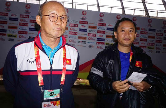 Trợ lý Lê Huy Khoa cho biết ông sốc khi bị dư luận chỉ trích.