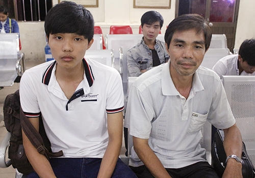 Bố con nam sinh Anh Tuấn