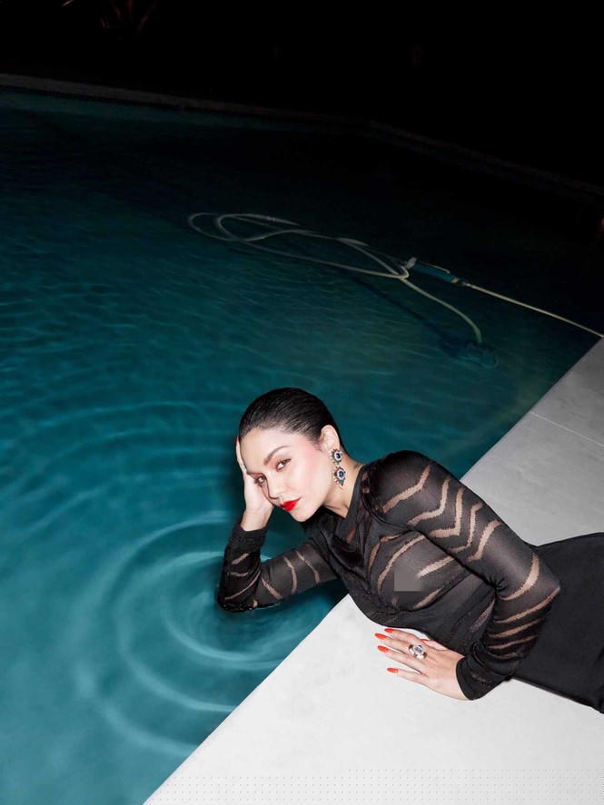 Vanessa Hudgens mặc xuyên thấu 'có như không' gây sốc - ảnh 3