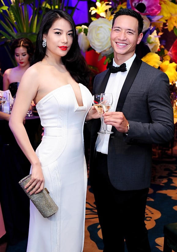 Trương Ngọc Ánh và Kim Lý luôn sánh bước bên nhau.