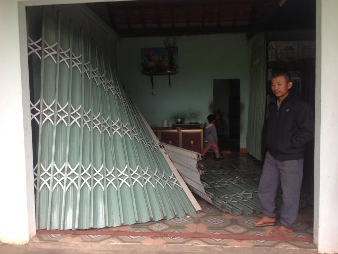 Qu&aacute;n của con trai &ocirc;ng Chương cũng bị đập ph&aacute;.